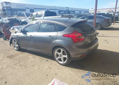 2014 Ford Focus Titanium z USA, uszkodzony, nr VIN 1FADP3N26EL330178